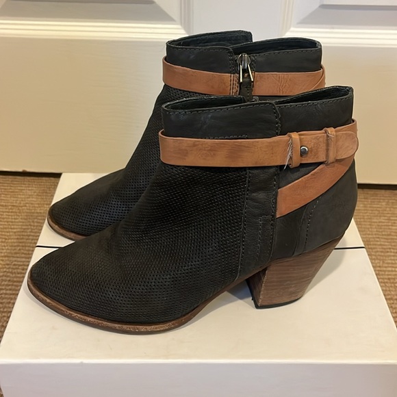 Dolce Vida Black Nubuck Yuri Boots - Picture 2 of 5